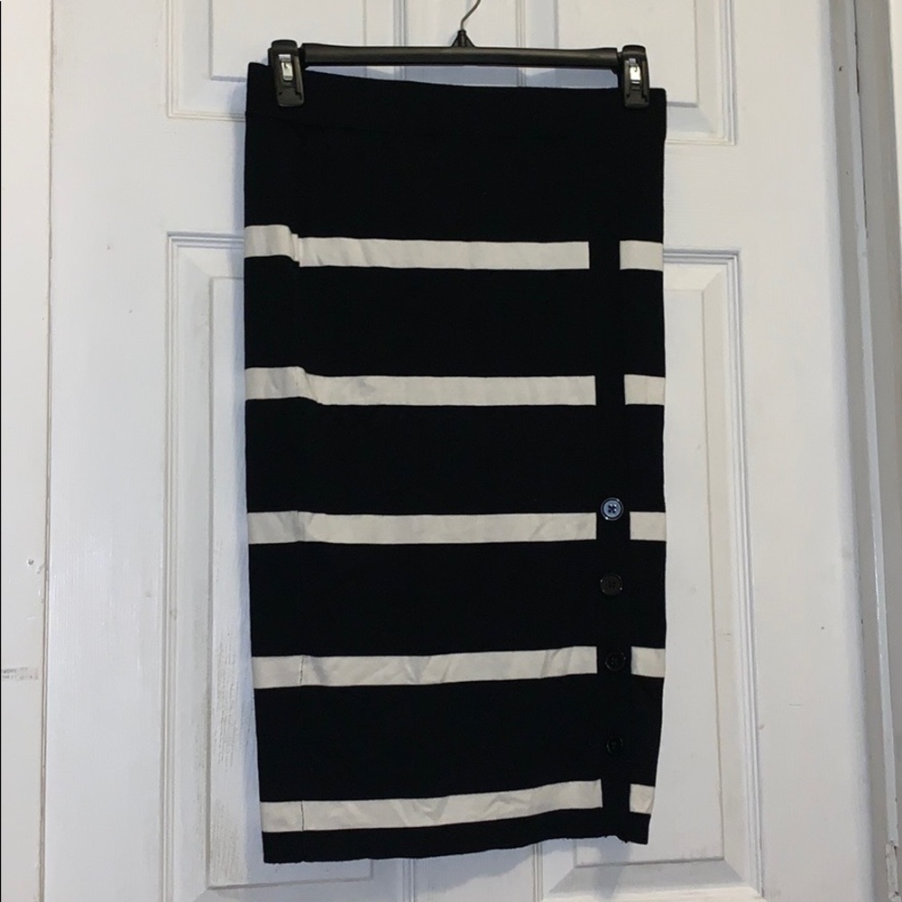 Pencil skirt ( fitted )